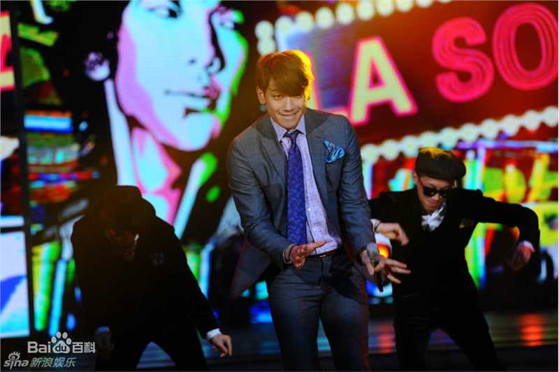 郑智薰(英文名:Rain 韩文名：  罗马拼音：Jung Ji Hoon)快乐大本营 2014-03-08素颜照相册