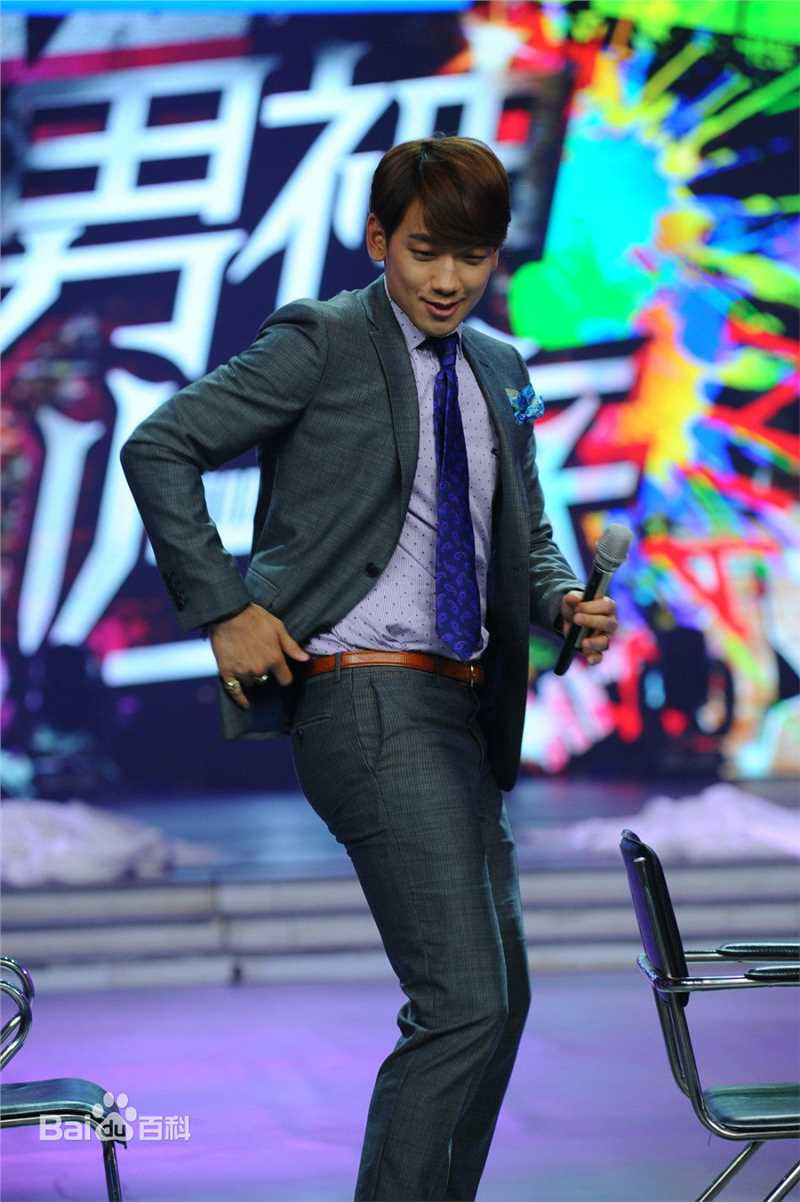 郑智薰(英文名:Rain 韩文名：  罗马拼音：Jung Ji Hoon)快乐大本营 2014-03-08素颜照相册