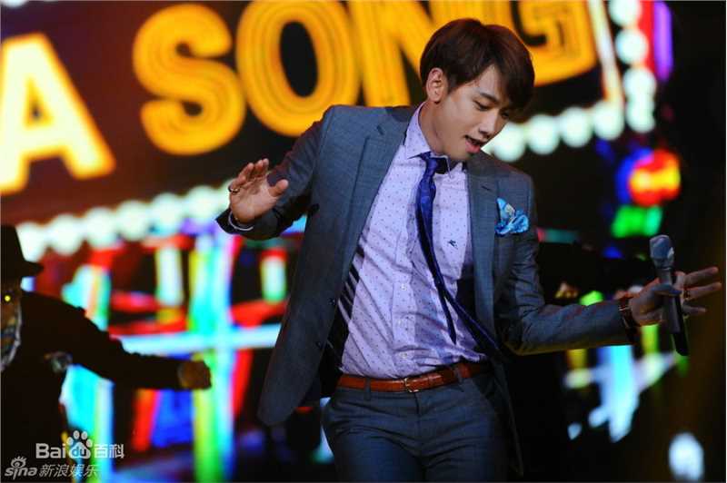 郑智薰(英文名:Rain 韩文名：  罗马拼音：Jung Ji Hoon)快乐大本营 2014-03-08素颜照相册