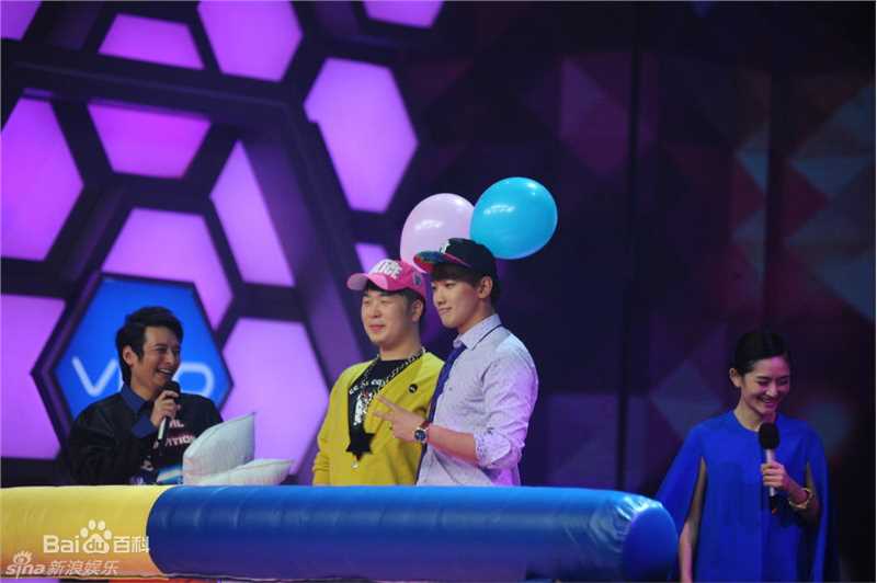 郑智薰(英文名:Rain 韩文名：  罗马拼音：Jung Ji Hoon)快乐大本营 2014-03-08素颜照相册