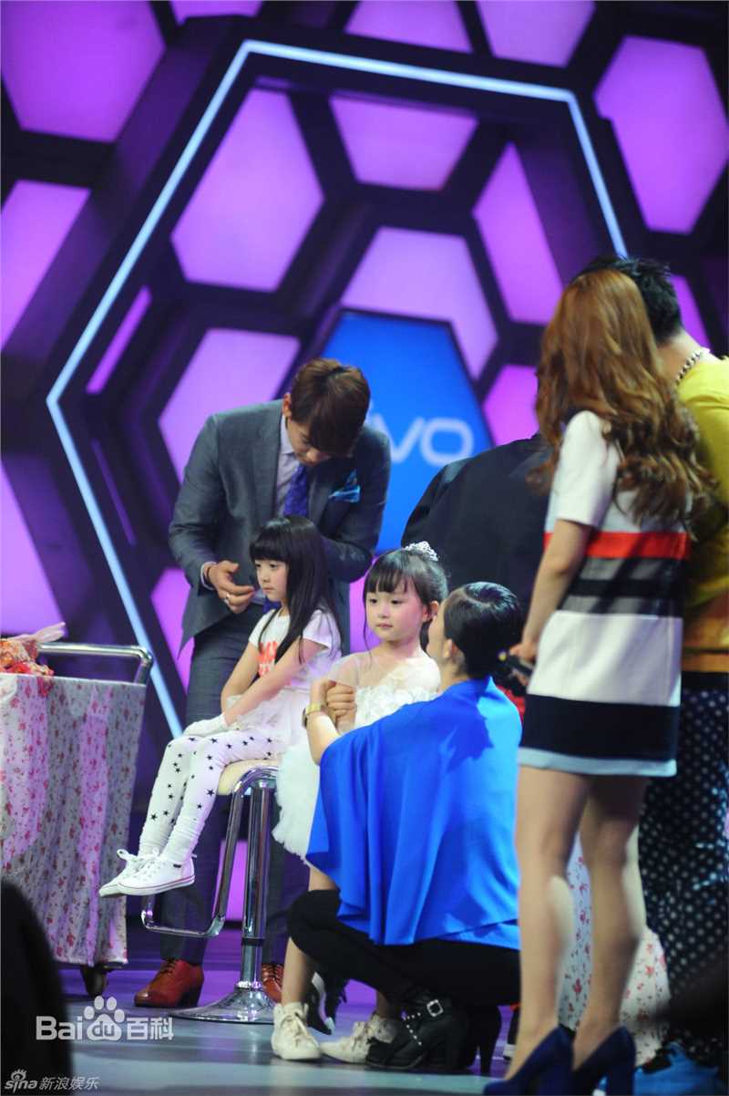 郑智薰(英文名:Rain 韩文名：  罗马拼音：Jung Ji Hoon)快乐大本营 2014-03-08素颜照相册