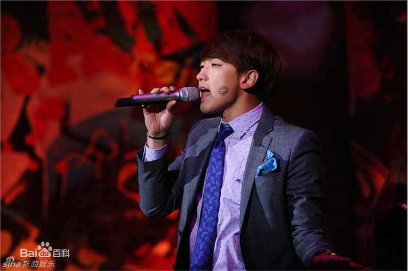 郑智薰(英文名:Rain 韩文名：  罗马拼音：Jung Ji Hoon)快乐大本营 2014-03-08素颜照相册