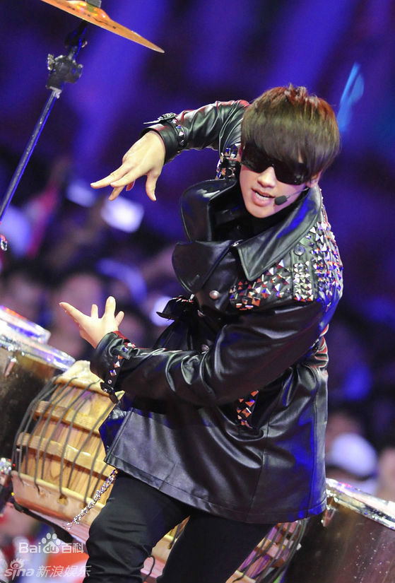 郑智薰(英文名:Rain 韩文名：  罗马拼音：Jung Ji Hoon)广州亚运会闭幕式仁川部分前后照片