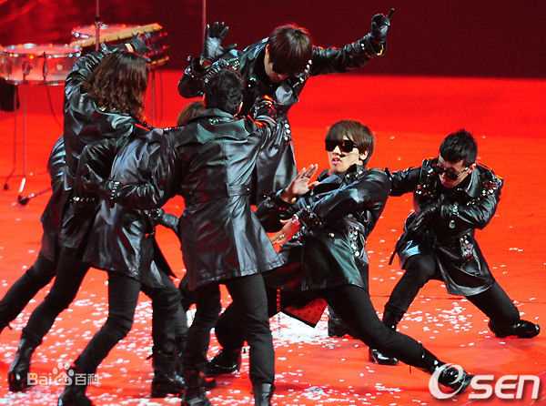 郑智薰(英文名:Rain 韩文名：  罗马拼音：Jung Ji Hoon)广州亚运会闭幕式仁川部分前后照片