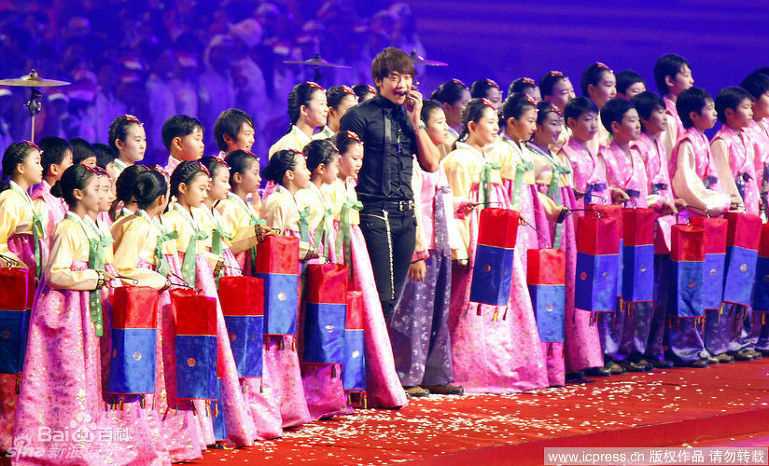 郑智薰(英文名:Rain 韩文名：  罗马拼音：Jung Ji Hoon)广州亚运会闭幕式仁川部分前后照片