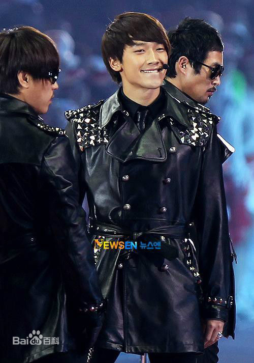 郑智薰(英文名:Rain 韩文名：  罗马拼音：Jung Ji Hoon)广州亚运会闭幕式仁川部分前后照片