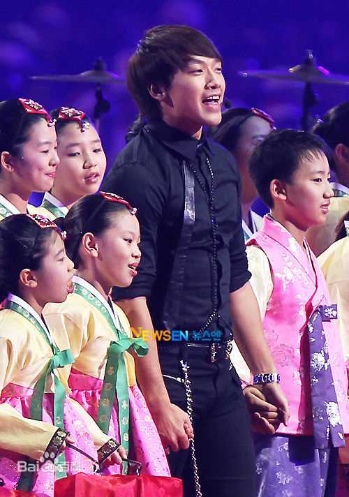 郑智薰(英文名:Rain 韩文名：  罗马拼音：Jung Ji Hoon)广州亚运会闭幕式仁川部分前后照片