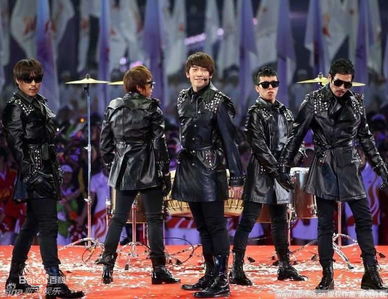 郑智薰(英文名:Rain 韩文名：  罗马拼音：Jung Ji Hoon)广州亚运会闭幕式仁川部分前后照片