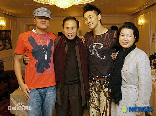 郑智薰(英文名:Rain 韩文名：  罗马拼音：Jung Ji Hoon)Rain VS 大人物前后照片