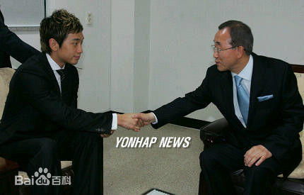 郑智薰(英文名:Rain 韩文名：  罗马拼音：Jung Ji Hoon)Rain VS 大人物前后照片