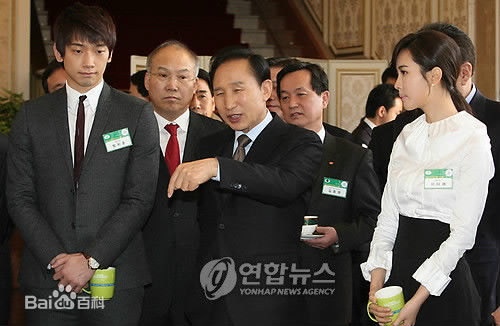 郑智薰(英文名:Rain 韩文名：  罗马拼音：Jung Ji Hoon)Rain VS 大人物前后照片