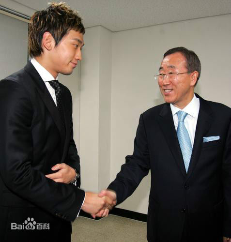 郑智薰(英文名:Rain 韩文名：  罗马拼音：Jung Ji Hoon)Rain VS 大人物前后照片