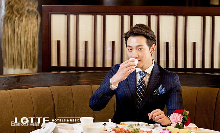 郑智薰(英文名:Rain 韩文名：  罗马拼音：Jung Ji Hoon)广告代言壁纸壁纸