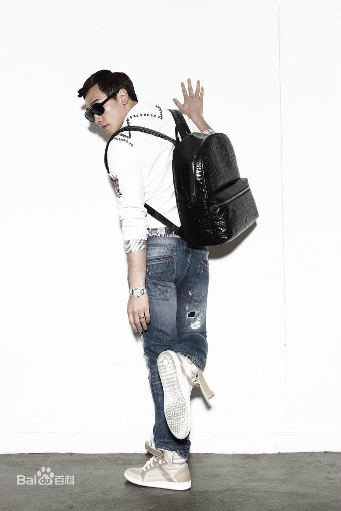 郑智薰(英文名:Rain 韩文名：  罗马拼音：Jung Ji Hoon)广告代言壁纸壁纸