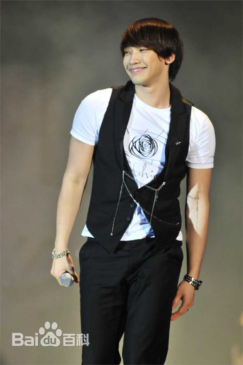 郑智薰(英文名:Rain 韩文名：  罗马拼音：Jung Ji Hoon)Six to Five Rain's Fashion Concert图册