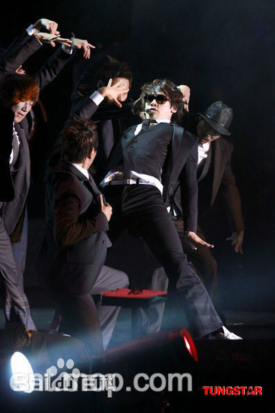 郑智薰(英文名:Rain 韩文名：  罗马拼音：Jung Ji Hoon)Six to Five Rain's Fashion Concert图册