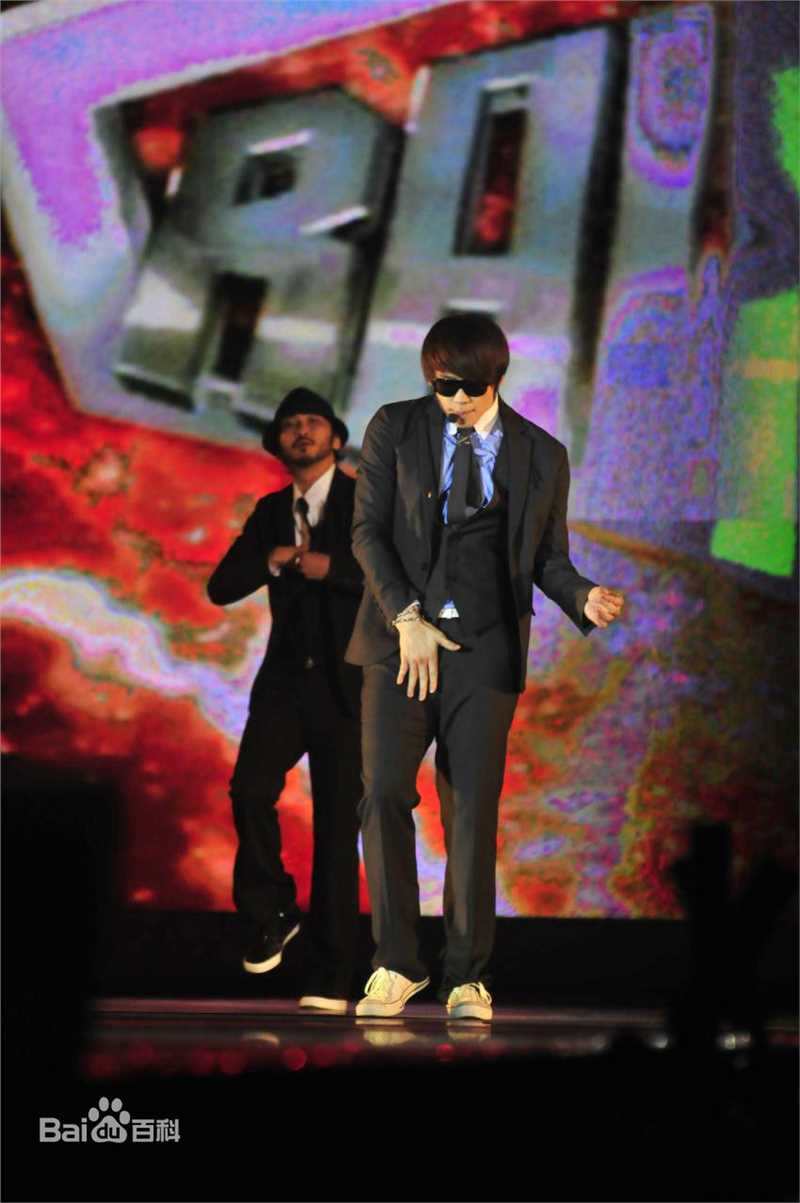 郑智薰(英文名:Rain 韩文名：  罗马拼音：Jung Ji Hoon)Six to Five Rain's Fashion Concert图册