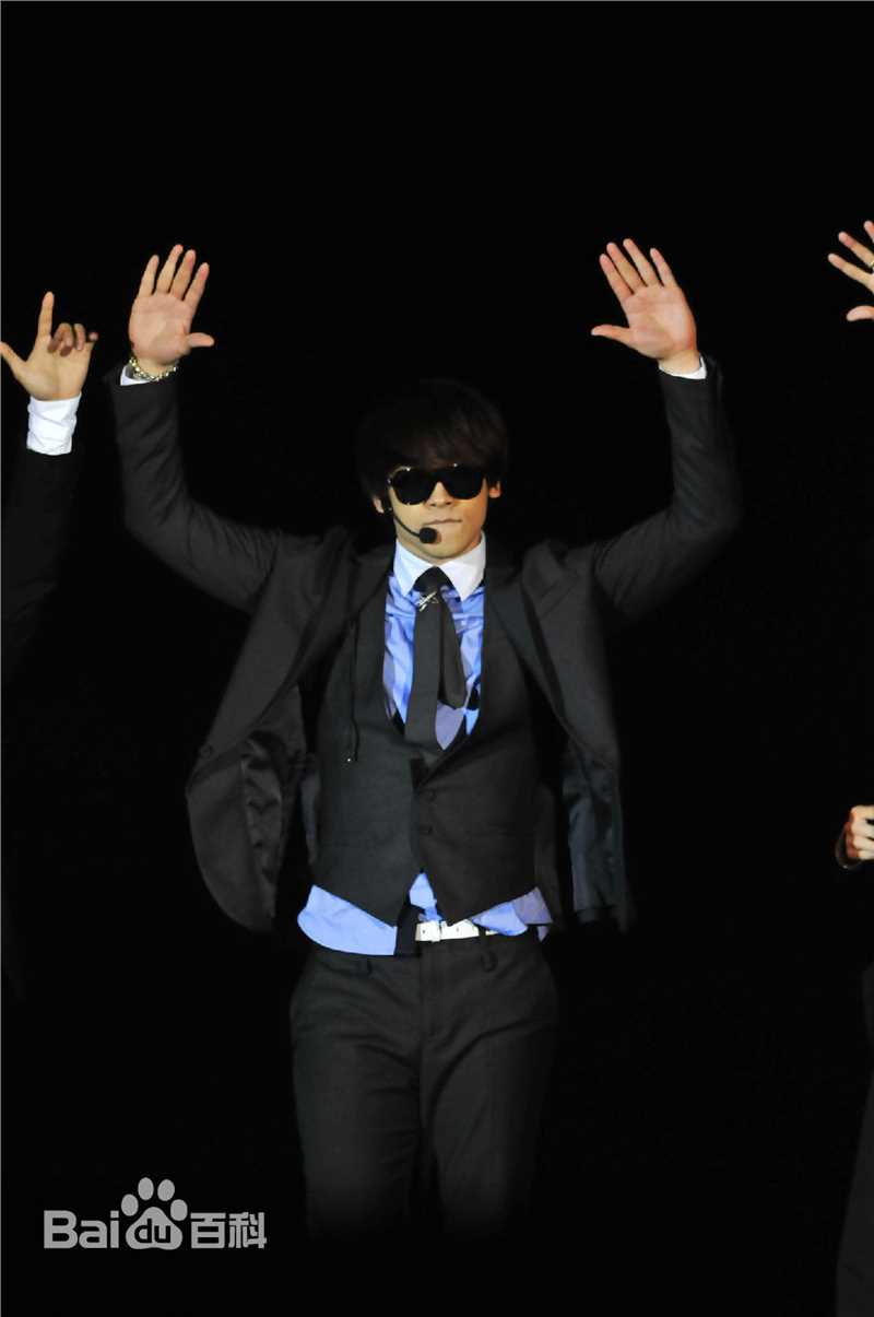 郑智薰(英文名:Rain 韩文名：  罗马拼音：Jung Ji Hoon)Six to Five Rain's Fashion Concert图册