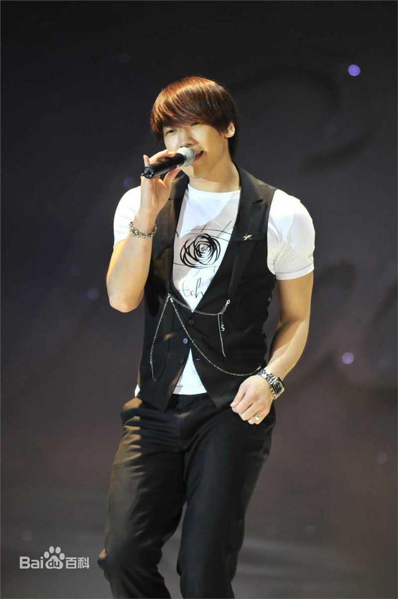 郑智薰(英文名:Rain 韩文名：  罗马拼音：Jung Ji Hoon)Six to Five Rain's Fashion Concert图册