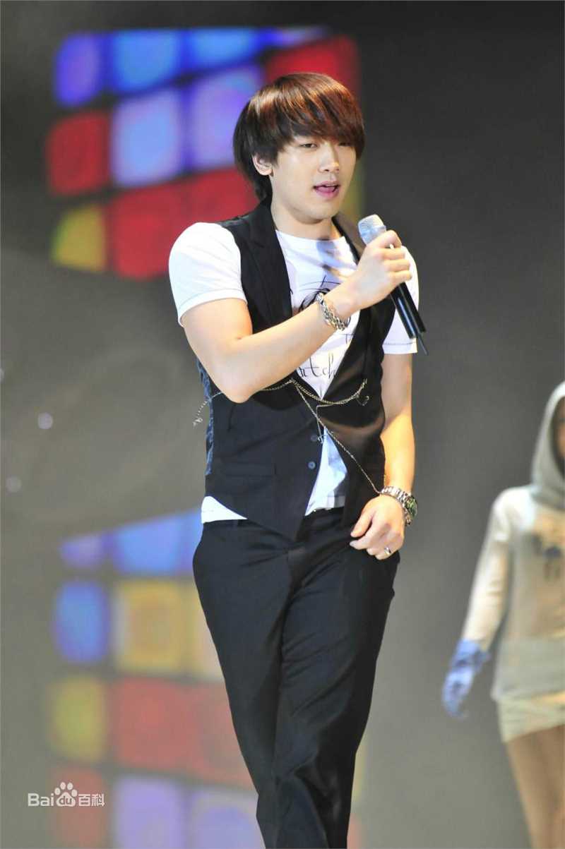 郑智薰(英文名:Rain 韩文名：  罗马拼音：Jung Ji Hoon)Six to Five Rain's Fashion Concert图册