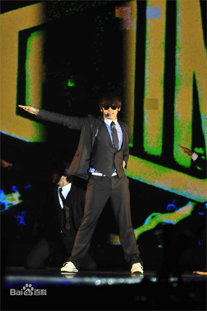 郑智薰(英文名:Rain 韩文名：  罗马拼音：Jung Ji Hoon)Six to Five Rain's Fashion Concert图册