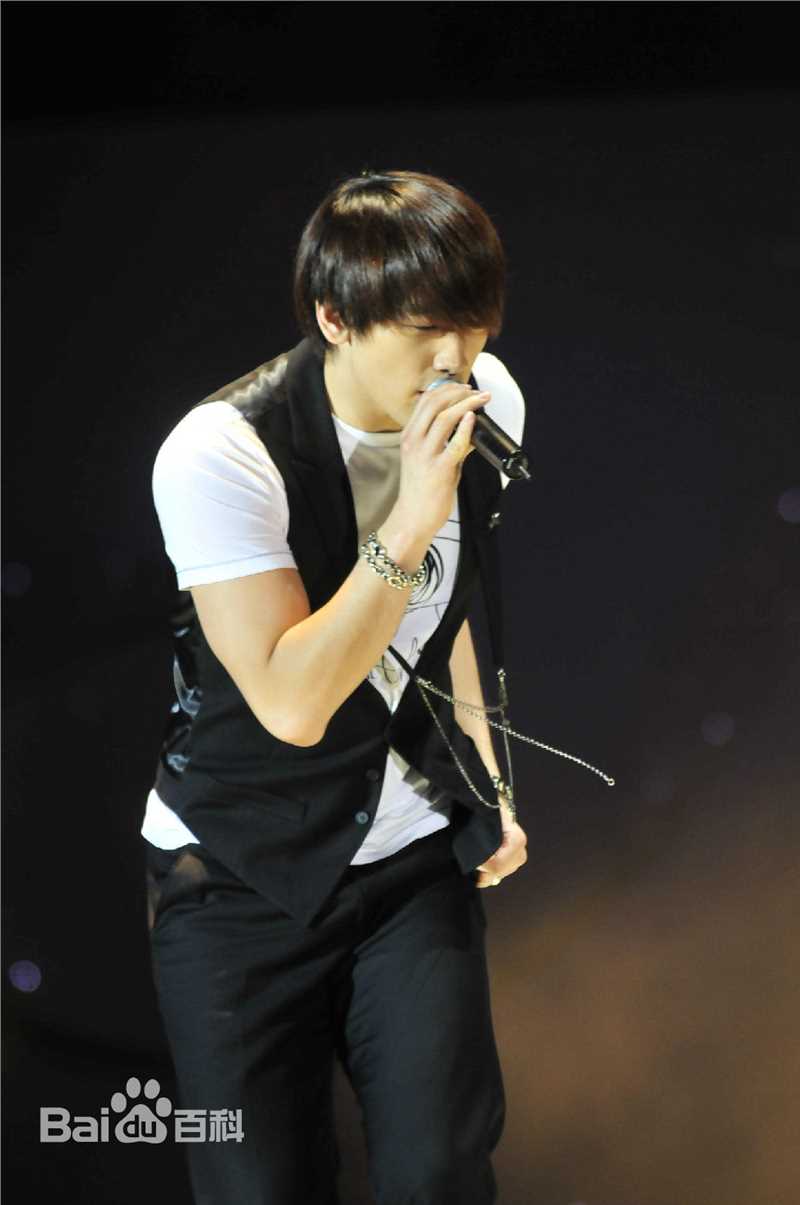 郑智薰(英文名:Rain 韩文名：  罗马拼音：Jung Ji Hoon)Six to Five Rain's Fashion Concert图册