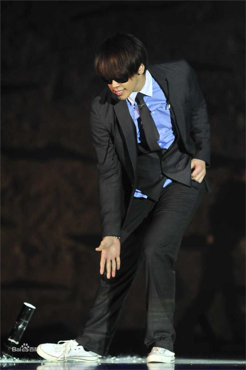 郑智薰(英文名:Rain 韩文名：  罗马拼音：Jung Ji Hoon)Six to Five Rain's Fashion Concert图册