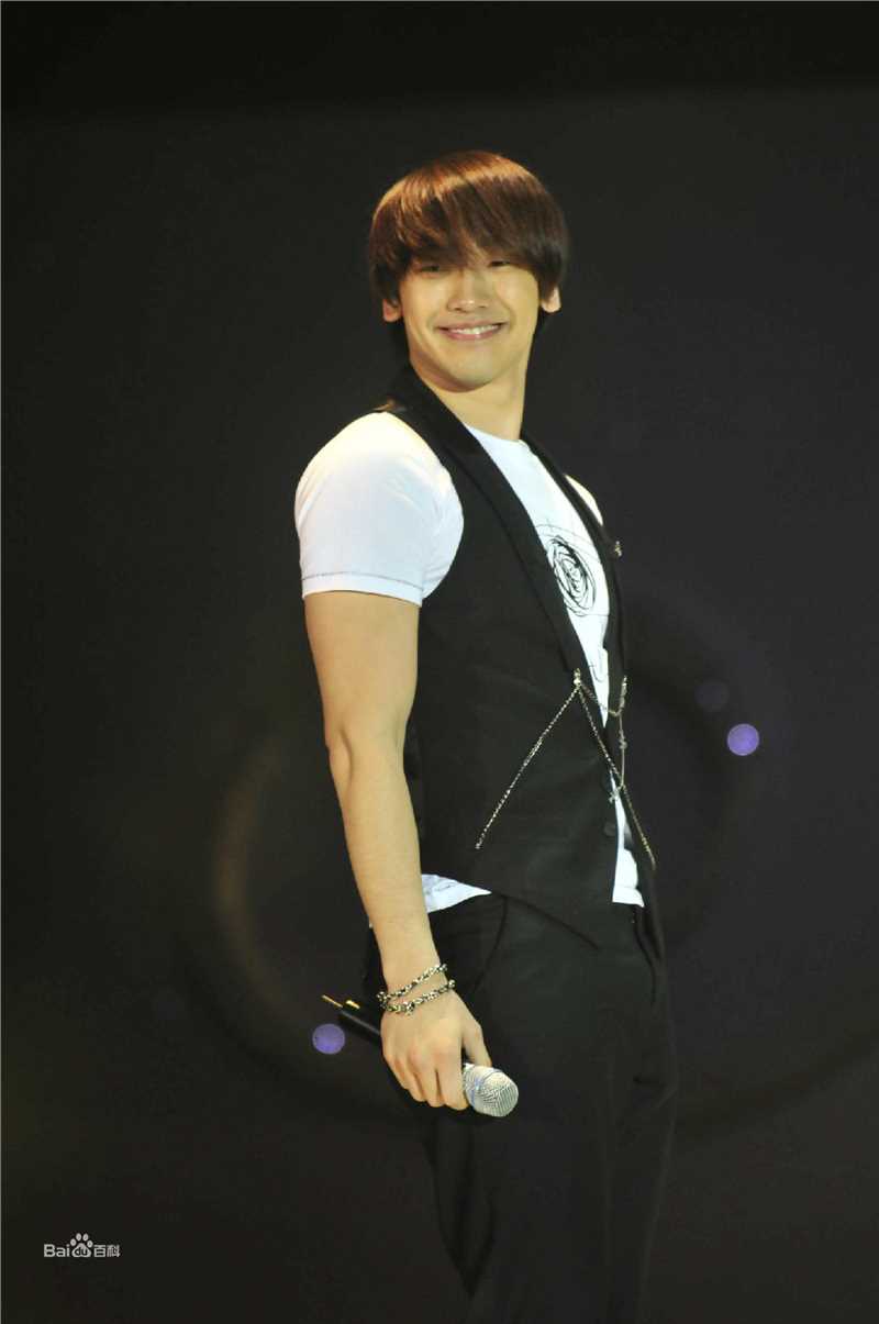 郑智薰(英文名:Rain 韩文名：  罗马拼音：Jung Ji Hoon)Six to Five Rain's Fashion Concert图册