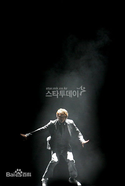 郑智薰(英文名:Rain 韩文名：  罗马拼音：Jung Ji Hoon)Six to Five Rain's Fashion Concert图册