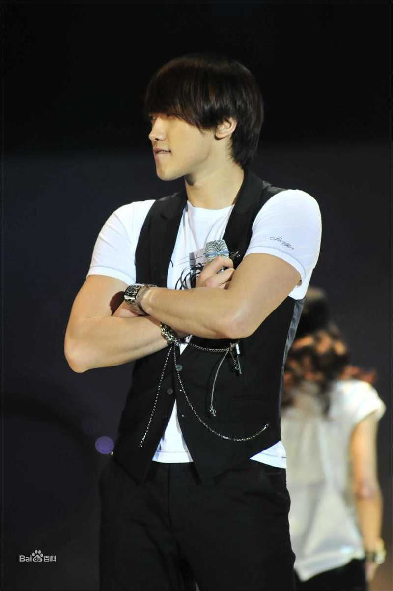 郑智薰(英文名:Rain 韩文名：  罗马拼音：Jung Ji Hoon)Six to Five Rain's Fashion Concert图册