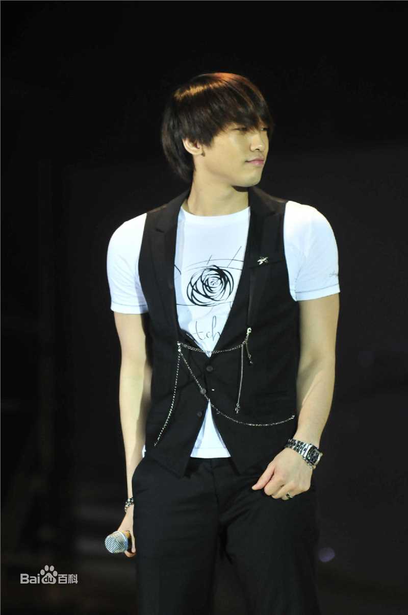 郑智薰(英文名:Rain 韩文名：  罗马拼音：Jung Ji Hoon)Six to Five Rain's Fashion Concert图册