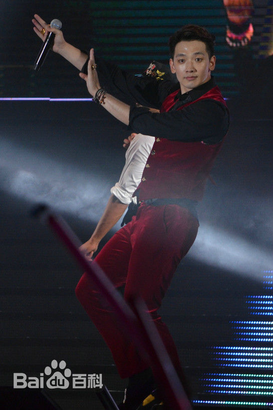 郑智薰(英文名:Rain 韩文名：  罗马拼音：Jung Ji Hoon)Rain Effect Show性感图片图集