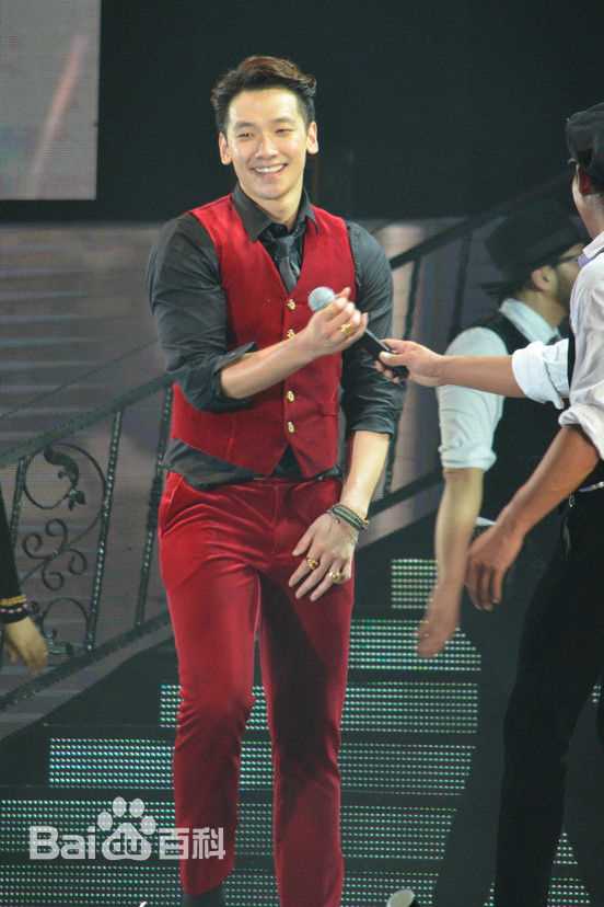 郑智薰(英文名:Rain 韩文名：  罗马拼音：Jung Ji Hoon)Rain Effect Show性感图片图集