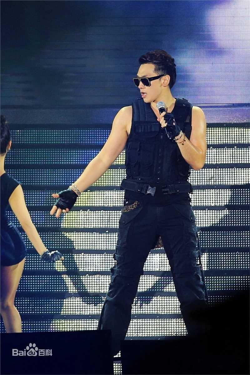 郑智薰(英文名:Rain 韩文名：  罗马拼音：Jung Ji Hoon)Rain Effect Show性感图片图集