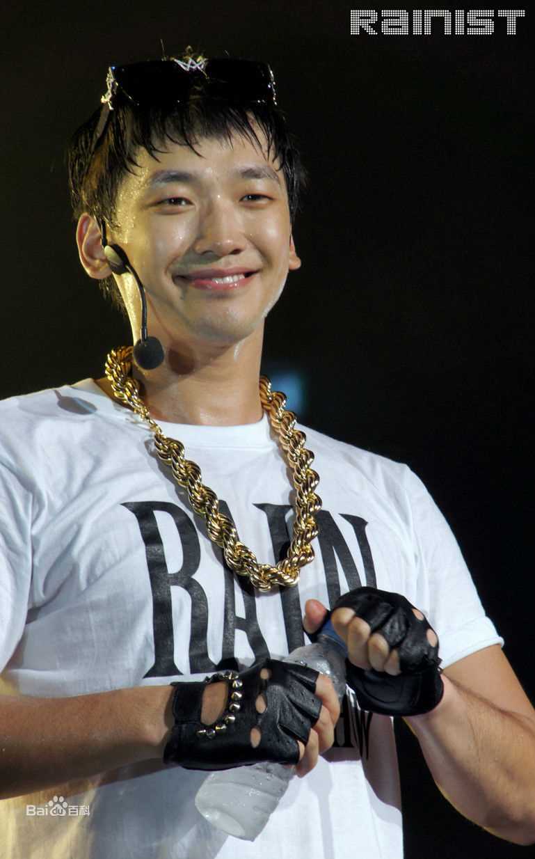 郑智薰(英文名:Rain 韩文名：  罗马拼音：Jung Ji Hoon)The Best show生活照