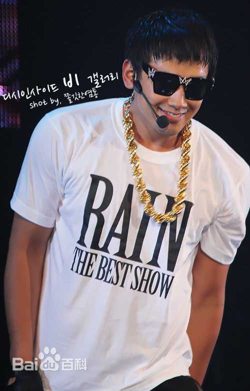 郑智薰(英文名:Rain 韩文名：  罗马拼音：Jung Ji Hoon)The Best show生活照