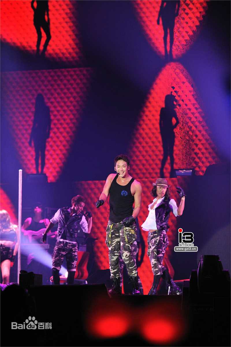 郑智薰(英文名:Rain 韩文名：  罗马拼音：Jung Ji Hoon)The Best show生活照