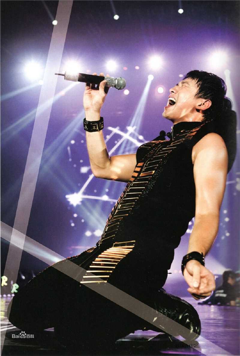 郑智薰(英文名:Rain 韩文名：  罗马拼音：Jung Ji Hoon)The Best show生活照