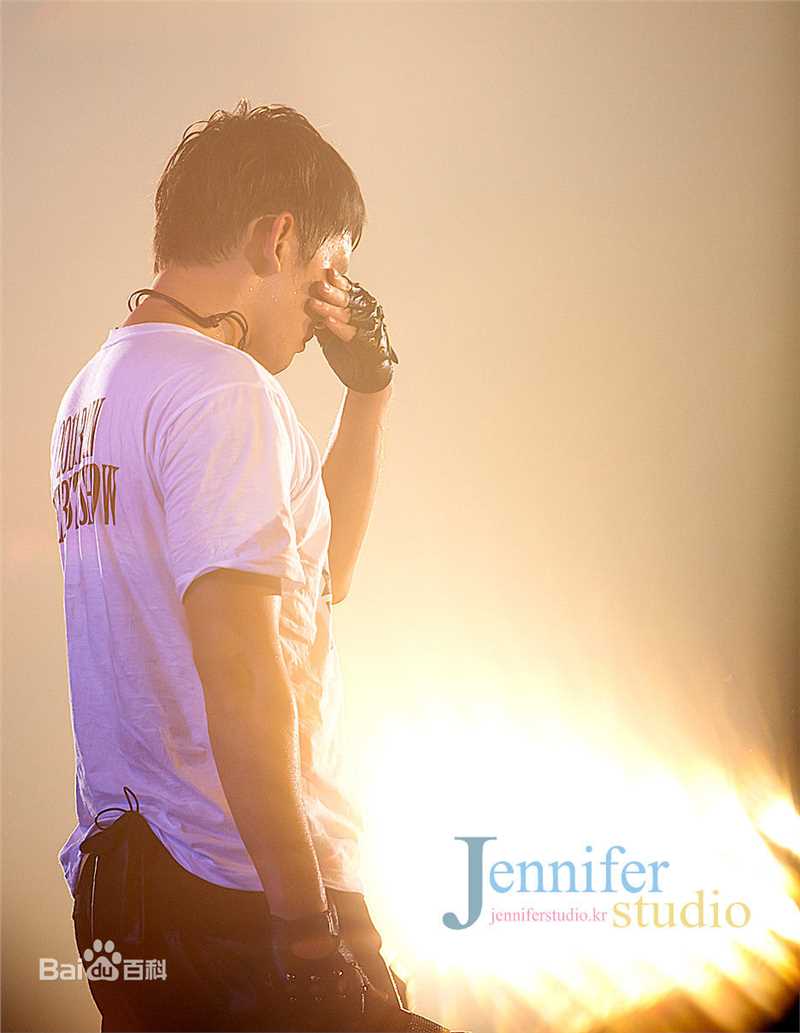 郑智薰(英文名:Rain 韩文名：  罗马拼音：Jung Ji Hoon)The Best show生活照