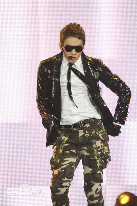 郑智薰(英文名:Rain 韩文名：  罗马拼音：Jung Ji Hoon)The Best show生活照