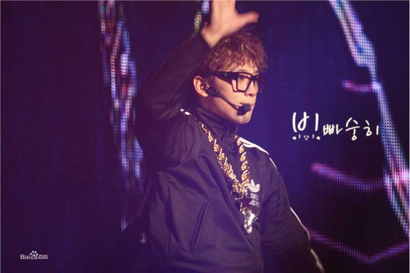 郑智薰(英文名:Rain 韩文名：  罗马拼音：Jung Ji Hoon)Adieu 2010 With Rain生活照