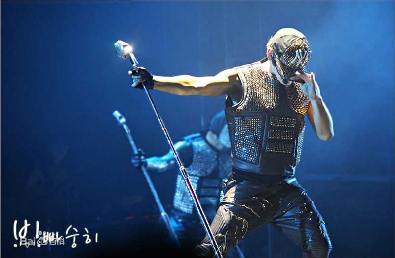 郑智薰(英文名:Rain 韩文名：  罗马拼音：Jung Ji Hoon)Adieu 2010 With Rain生活照