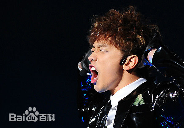 郑智薰(英文名:Rain 韩文名：  罗马拼音：Jung Ji Hoon)Adieu 2010 With Rain生活照