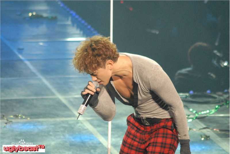 郑智薰(英文名:Rain 韩文名：  罗马拼音：Jung Ji Hoon)Adieu 2010 With Rain生活照