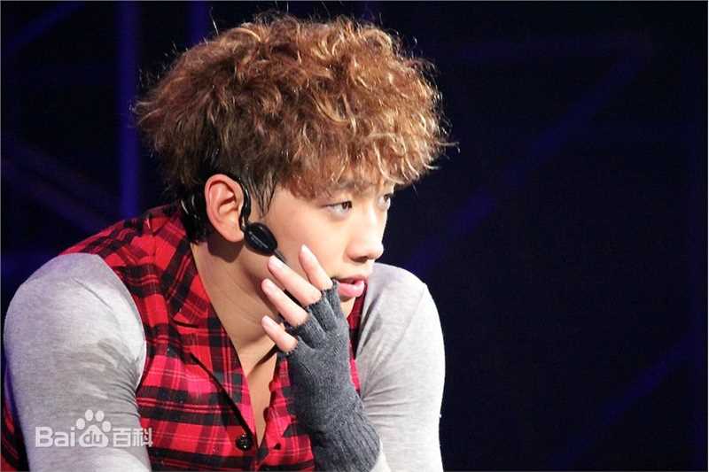 郑智薰(英文名:Rain 韩文名：  罗马拼音：Jung Ji Hoon)Adieu 2010 With Rain生活照