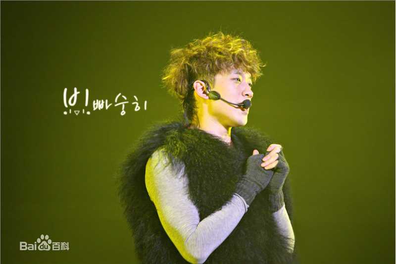 郑智薰(英文名:Rain 韩文名：  罗马拼音：Jung Ji Hoon)Adieu 2010 With Rain生活照