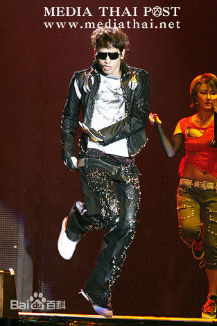 郑智薰(英文名:Rain 韩文名：  罗马拼音：Jung Ji Hoon)Rain's Coming前后照片