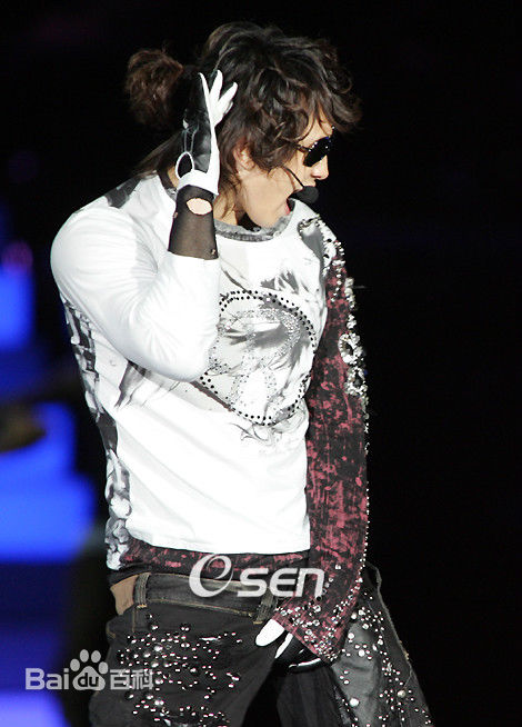 郑智薰(英文名:Rain 韩文名：  罗马拼音：Jung Ji Hoon)Rain's Coming前后照片