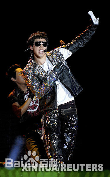 郑智薰(英文名:Rain 韩文名：  罗马拼音：Jung Ji Hoon)Rain's Coming前后照片