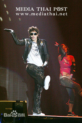 郑智薰(英文名:Rain 韩文名：  罗马拼音：Jung Ji Hoon)Rain's Coming前后照片